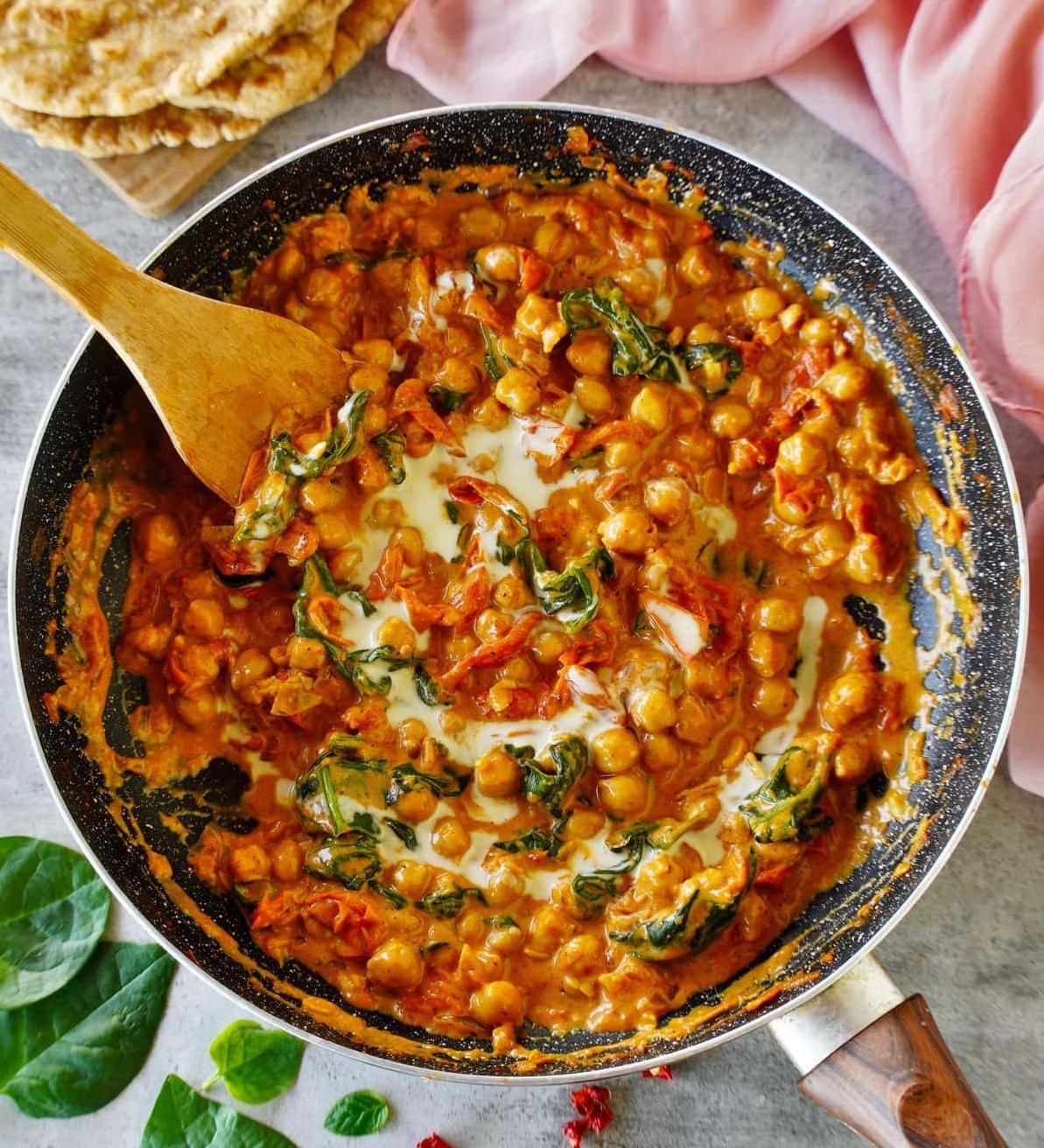 Kikerhernehautis harissa piprakastmega